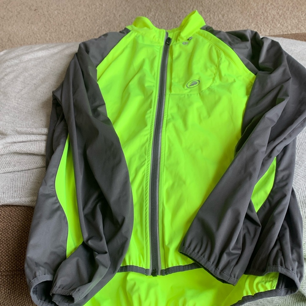 Performance rain bike jacket